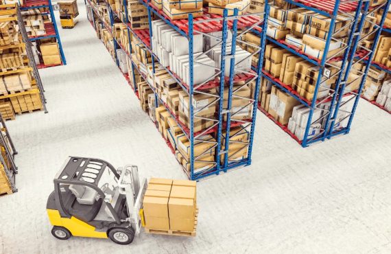 Regalno skladište s paletnim mjestima u logističkom centru kraj Zagreba